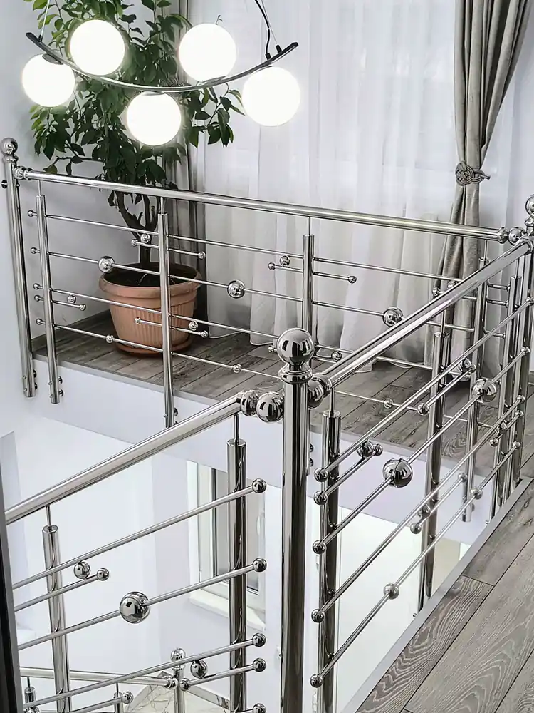 Balustrade inox moderne în Brașov - model realizat de Real Inox